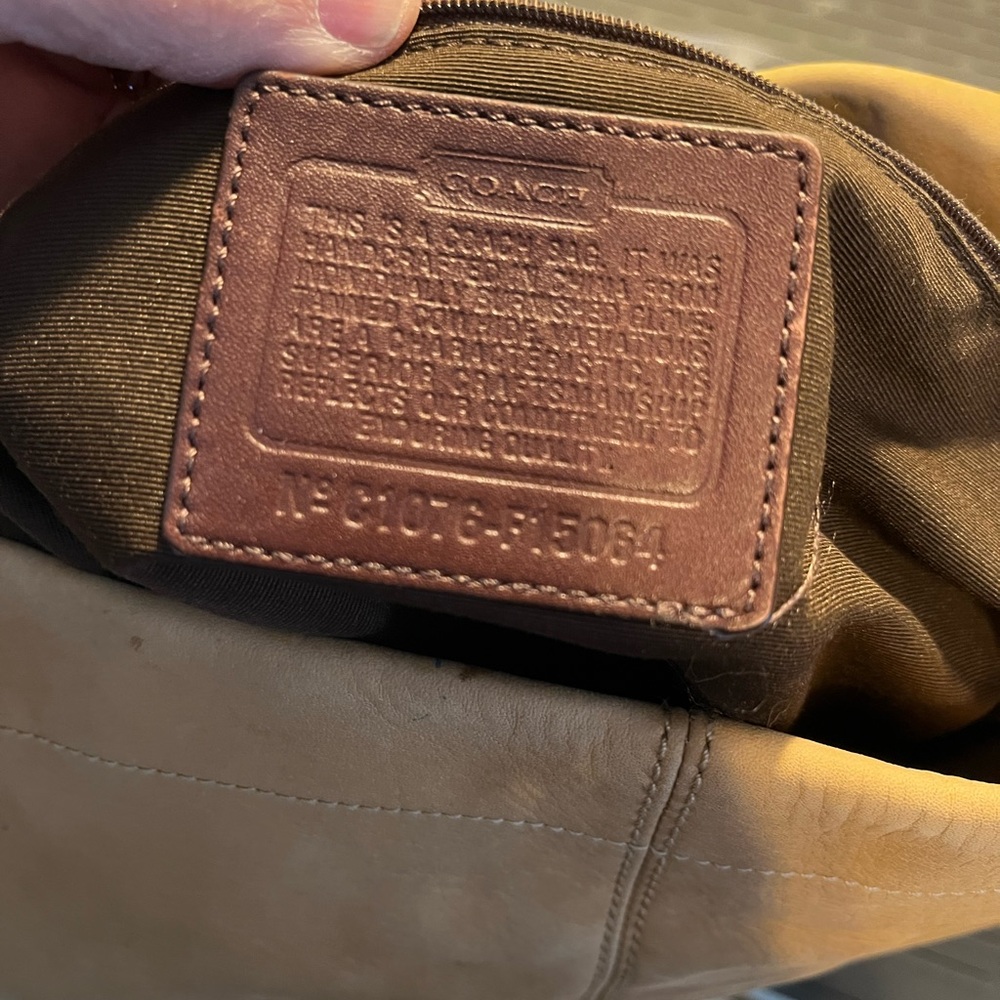 Coach tan leather crossbody bag/ Shoulder Bag - Picture 4 of 13